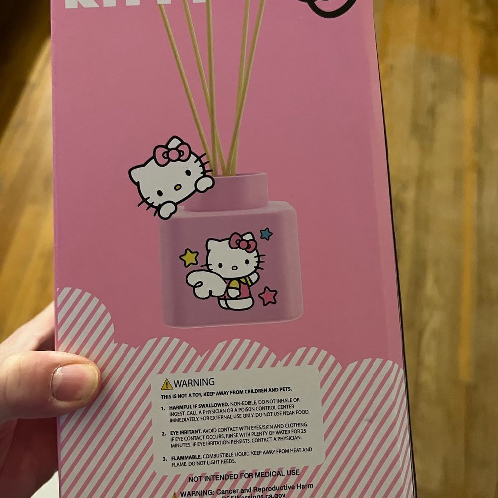 Hello Kitty Ceramic Reed Diffiser Lavender - Picture 3 of 8